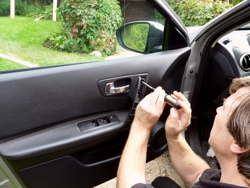 крепящие карту двери Qashqai болты крепящие карту двери Qashqai болты